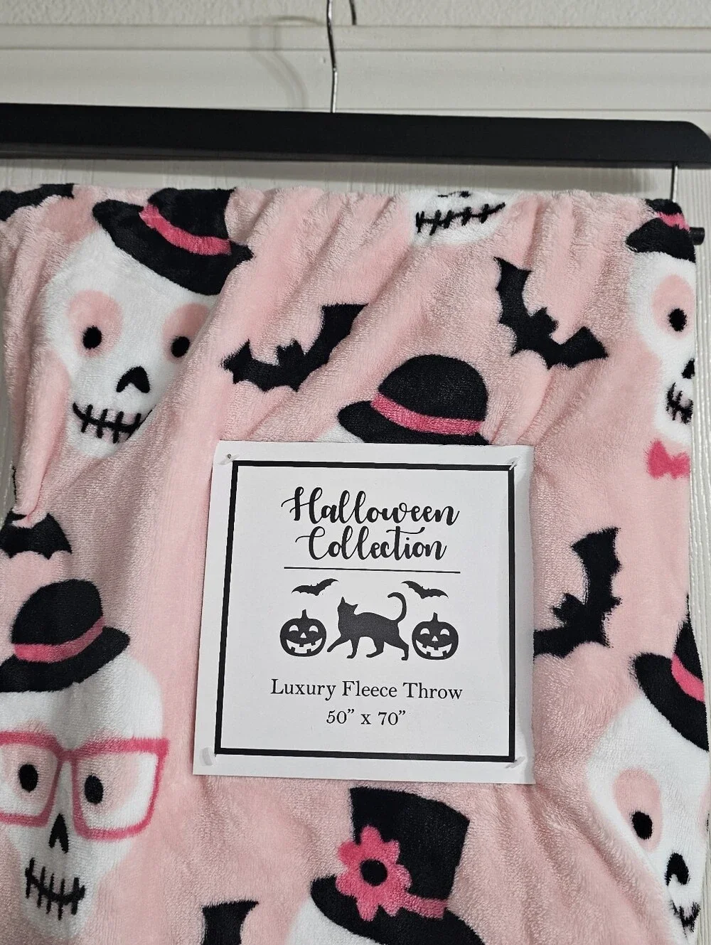 New Halloween Black Bats Skeletons w/ Flower Top Hats Pink Throw Blanket 50 x 70